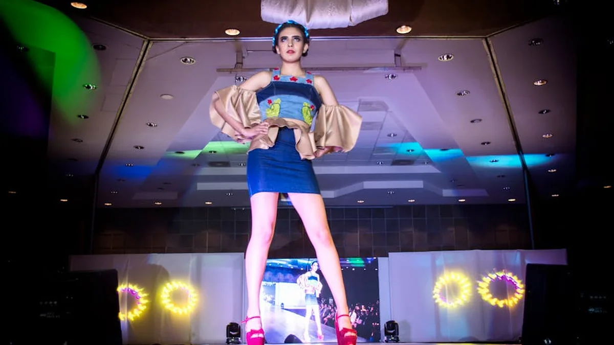 2, 1974: Fashion Show in Ruse Presents 300 New Models