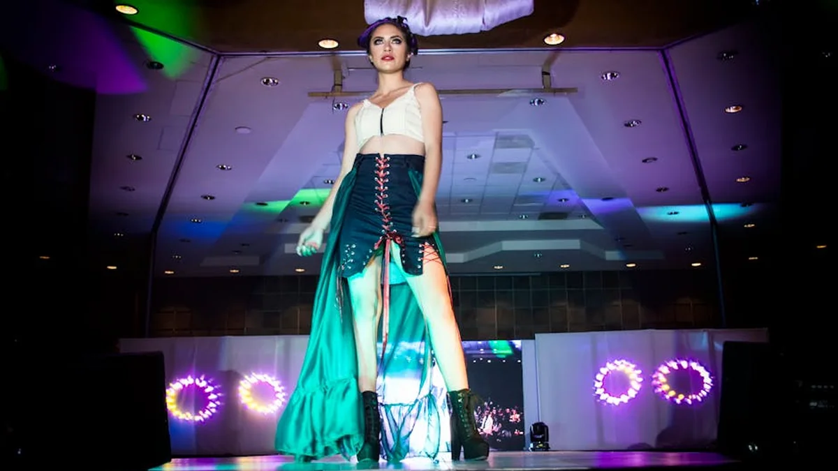 2, 1974: Fashion Show in Ruse Presents 300 New Models
