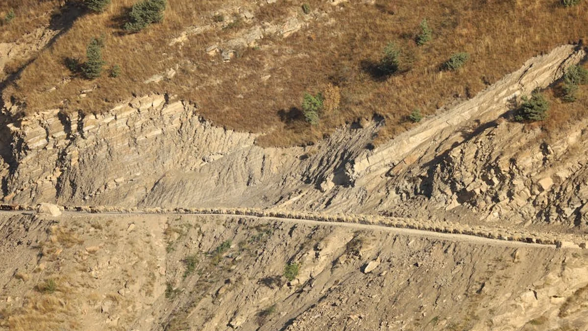 Inspect Landslide near Pamporovo, Consider Temporary Bypass Road