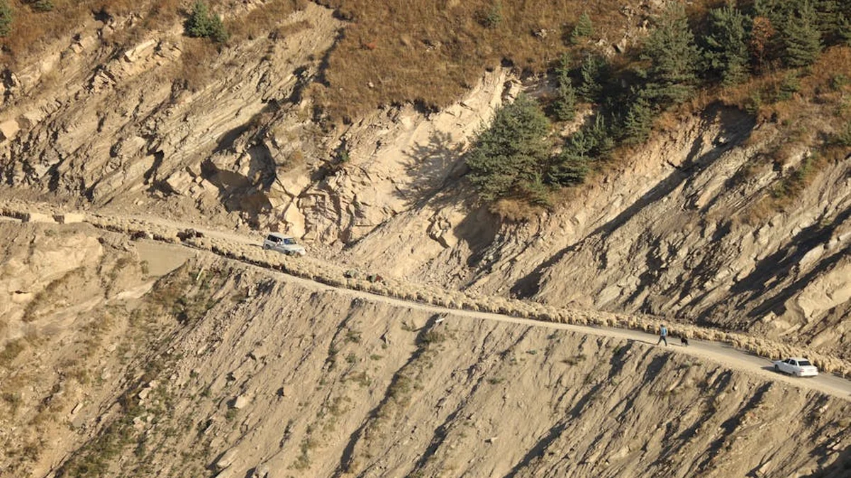 Inspect Landslide near Pamporovo, Consider Temporary Bypass Road