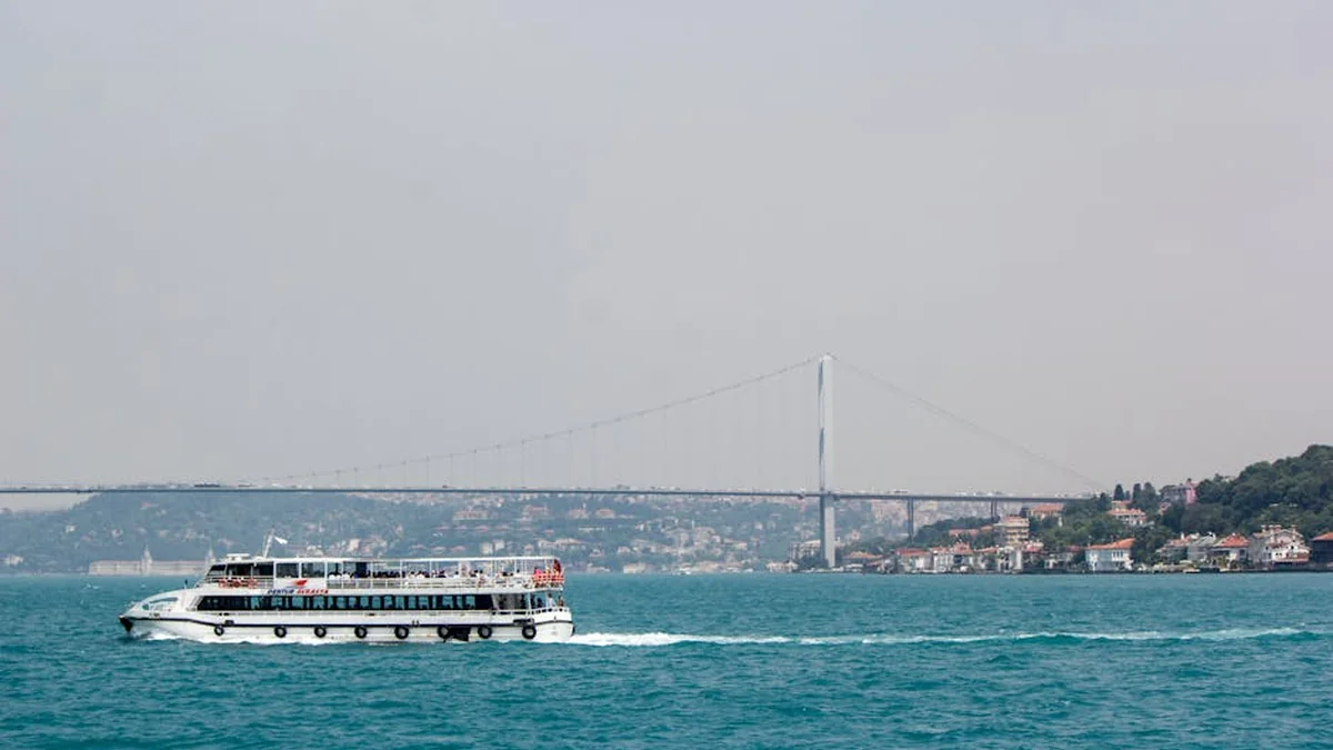 Race Closes Bosphorus to Transit Shipping Sunday